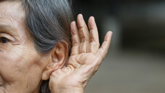 Audífonos para personas mayores